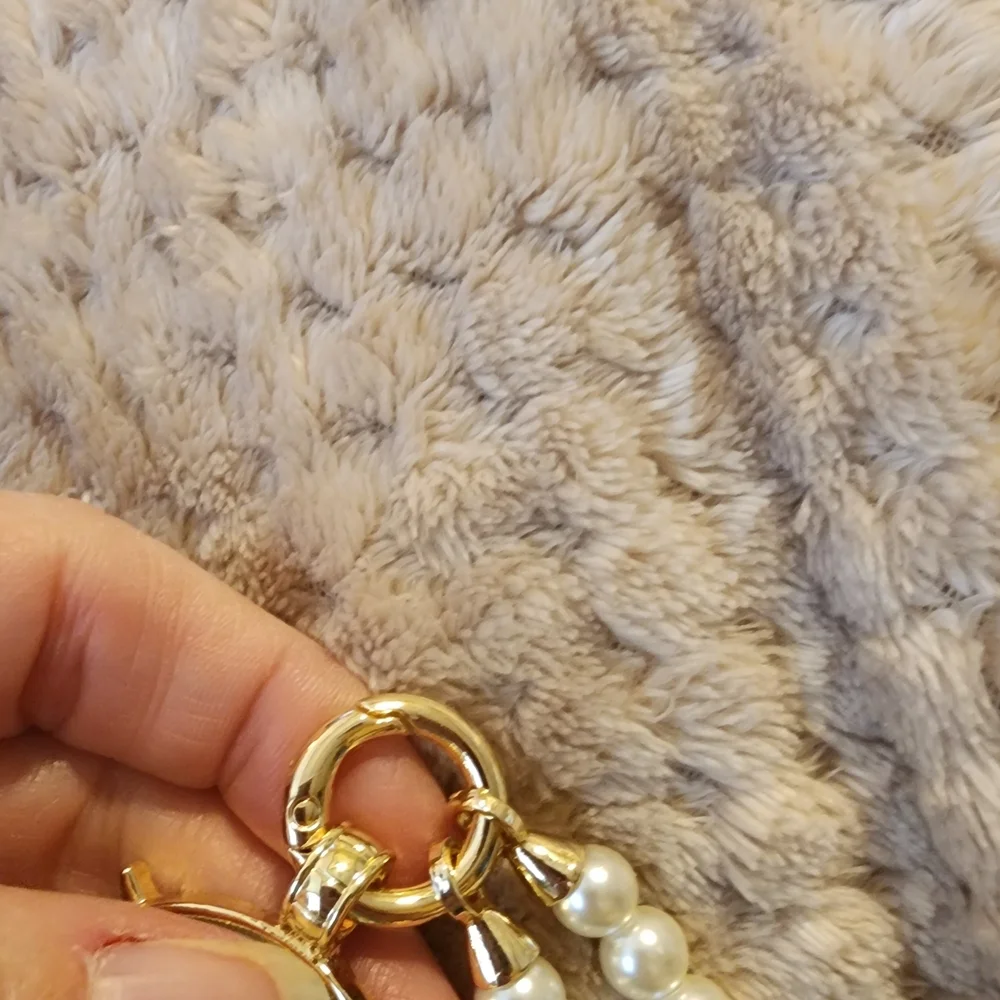 Pearl Coin Pendant Necklace - Picture 4 of 6